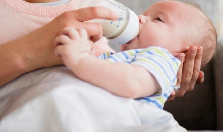 Bình sữa Bestborn giúp bé chống sặc