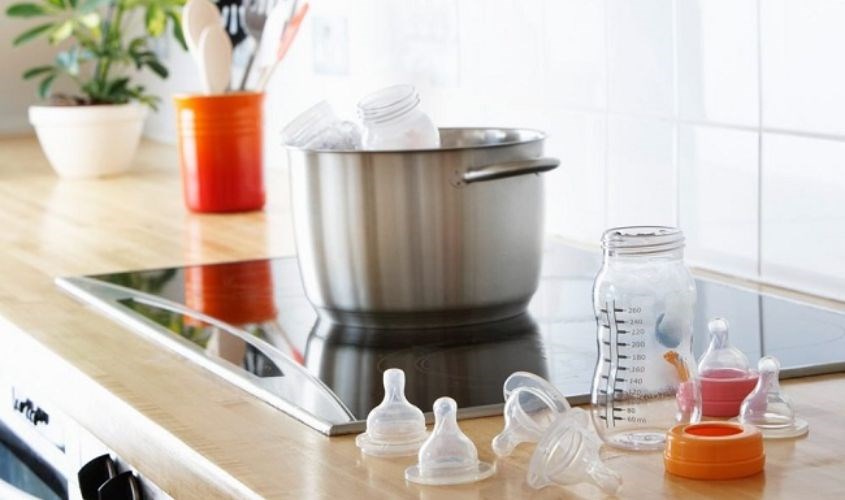 Vệ sinh và tiệt trùng bình sữa trước khi sử dụng