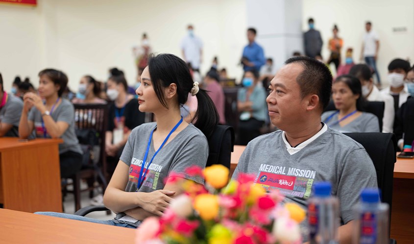 Anh Hiểu Em cùng các anh chị của AVAKids và Operation Smile luôn có mặt hỗ trợ chương trình