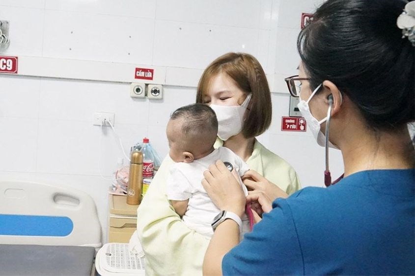 Chủ động phòng bệnh cho trẻ khi thời tiết thay đổi. Nguồn: Internet