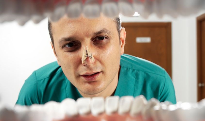 Cao răng là nguyên nhân hàng đầu gây ra hôi miệng