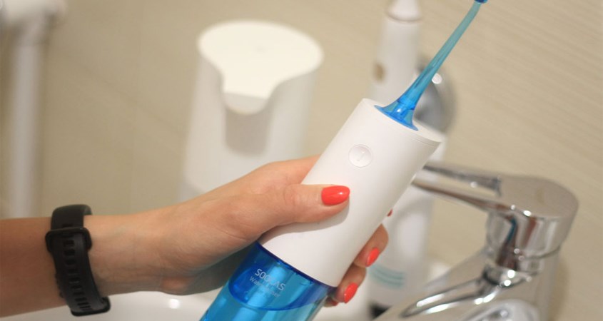 Máy tăm nước cầm tay