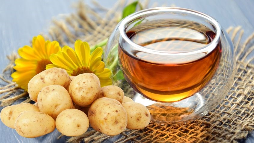 Làm trắng da bằng khoai tây và mật ong