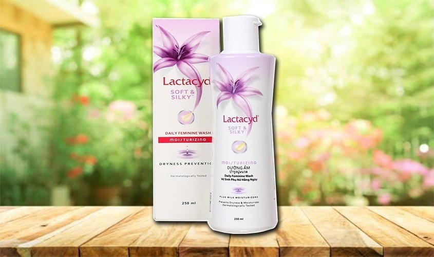 Dung dịch vệ sinh Lactacyd Soft & Silky dưỡng ẩm 250ml