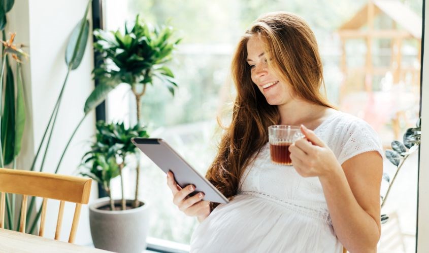 Dùng nước trà xanh giúp giảm ngứa vùng kín cho bà bầu trong 3 tháng cuối