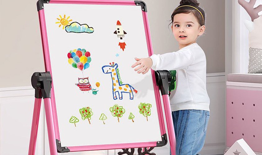  Bút màu, bảng vẽ giáo dục