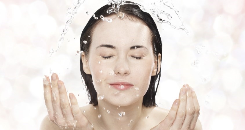 Rửa mặt thật sạch Rửa mặt thật sạch