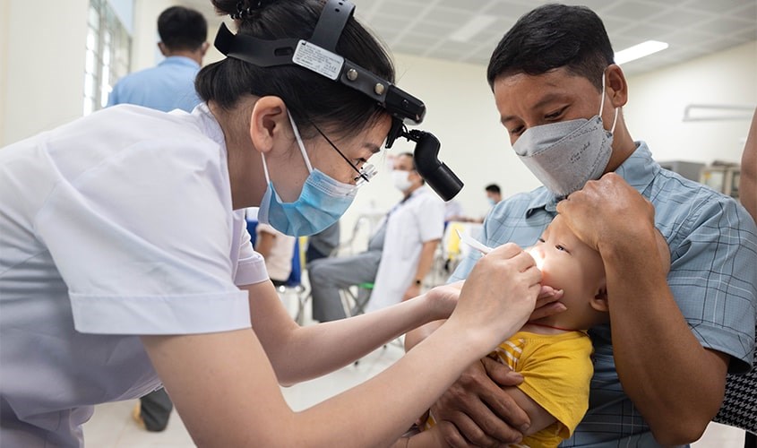 Khám sàng lọc cho các em bị dị tật hàm mặt