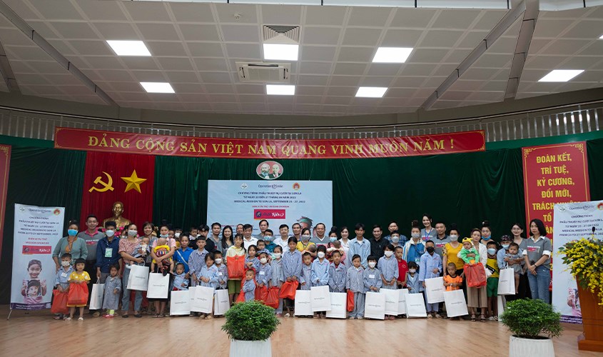 Anh Hiểu Em cùng các anh chị của AVAKids và Operation Smile luôn có mặt hỗ trợ chương trình