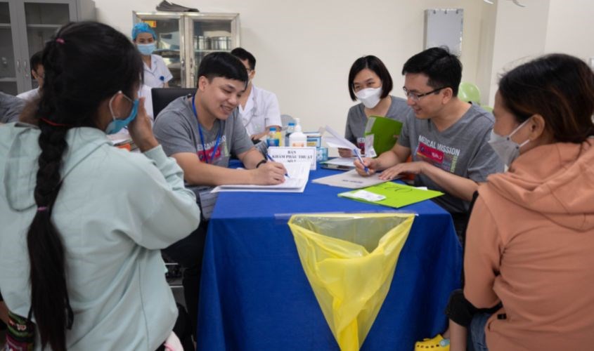 Khám sàng lọc cho các bé