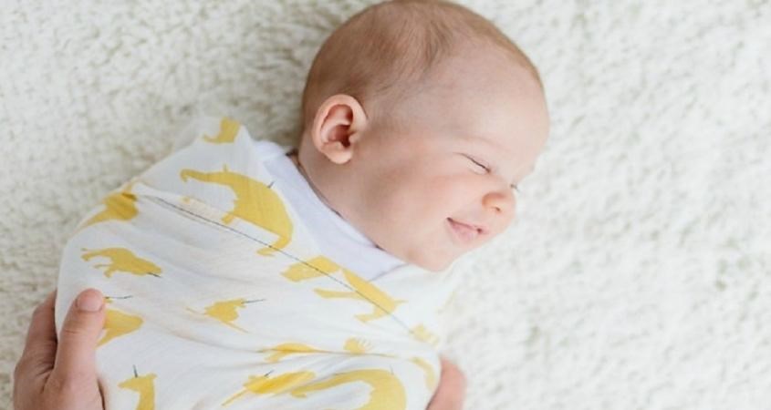 Chọn tã có kích thước vừa vặn với cơ thể bé