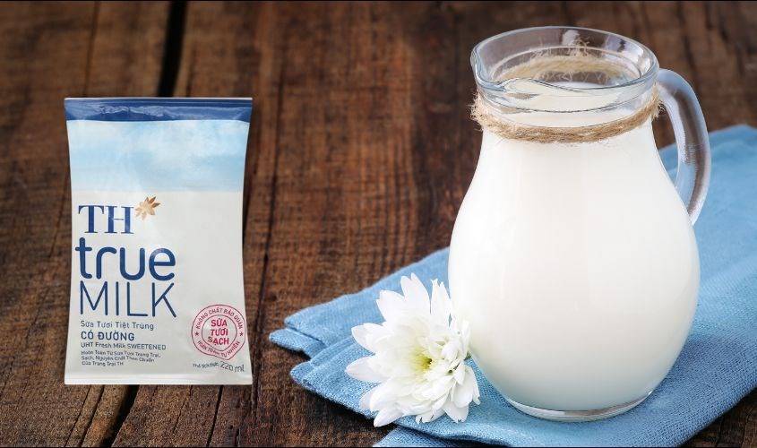 Sữa tươi TH true MILK có đường 220 ml Sữa tươi TH true MILK có đường 220 ml