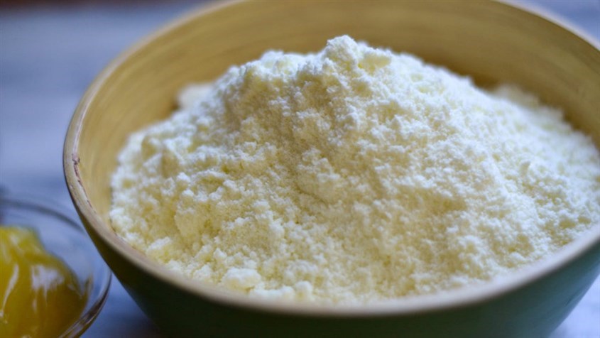 Phân biệt qua màu sắc, mùi vị và độ mịn bột sữa