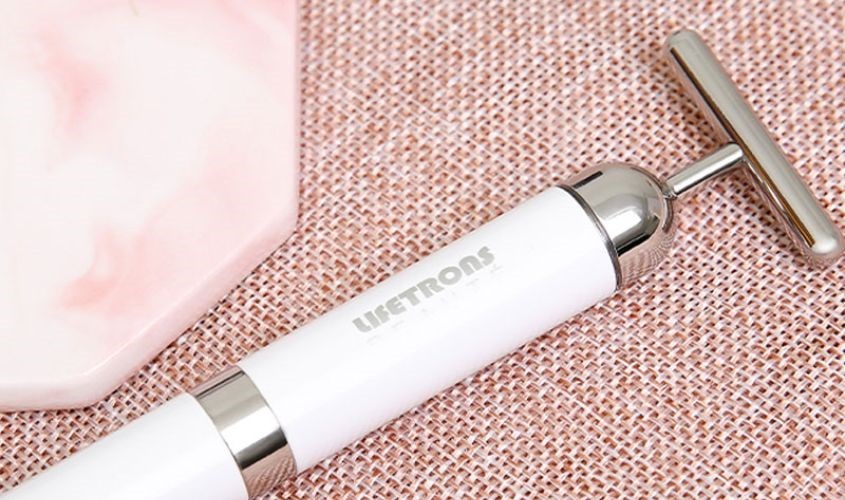 Máy massage mặt cải thiện tuần hoàn máu Lifetrons EM-500