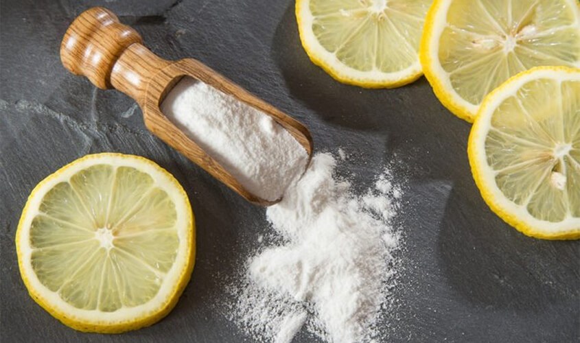Tẩy giày bằng baking soda chanh