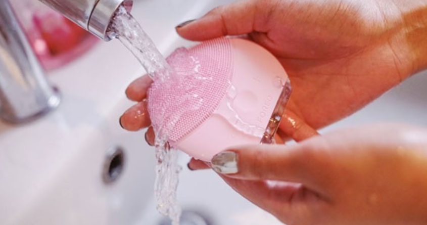 Máy rửa mặt cần được vệ sinh sạch sẽ