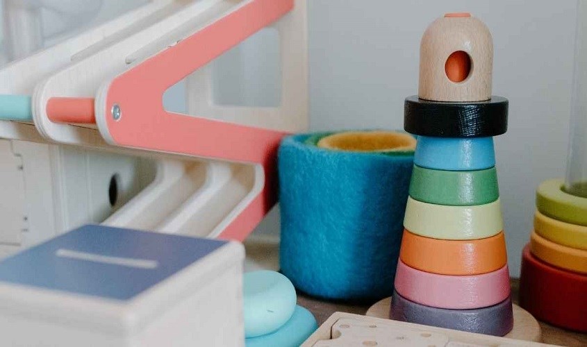 Đồ chơi montessori ngoài sân (nguồn google)