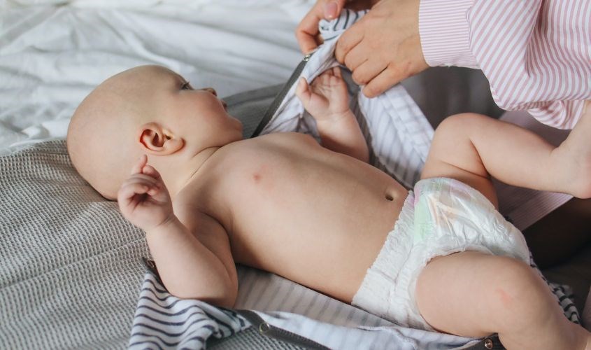 Giữ mông bé luôn khô thoáng