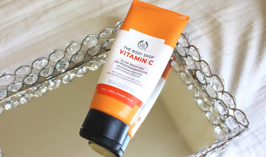 Kem tẩy tế bào chết The Body Shop Vitamin C Microdermabrasion