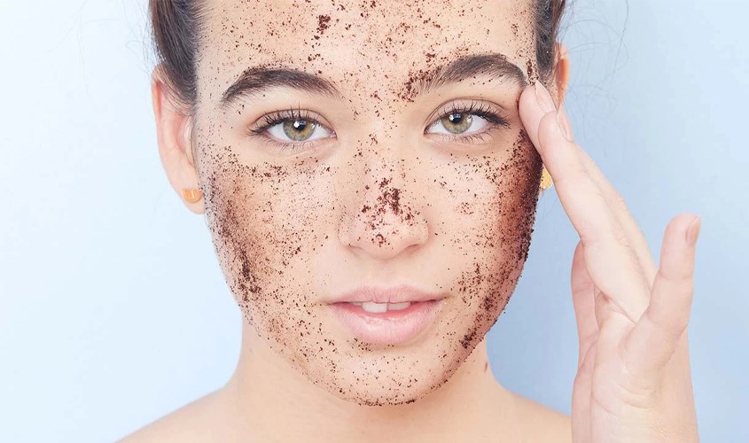 Tẩy tế bào chết giúp da láng mịn, giảm thiểu tình trạng viêm mụn và lão hóa