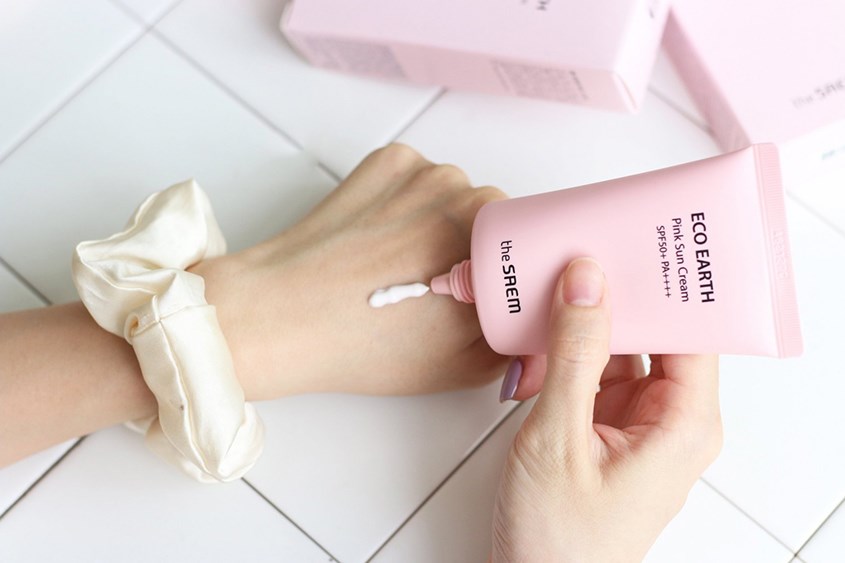 Chất kem thẩm thấu nhanh và giúp nâng tone tự nhiên