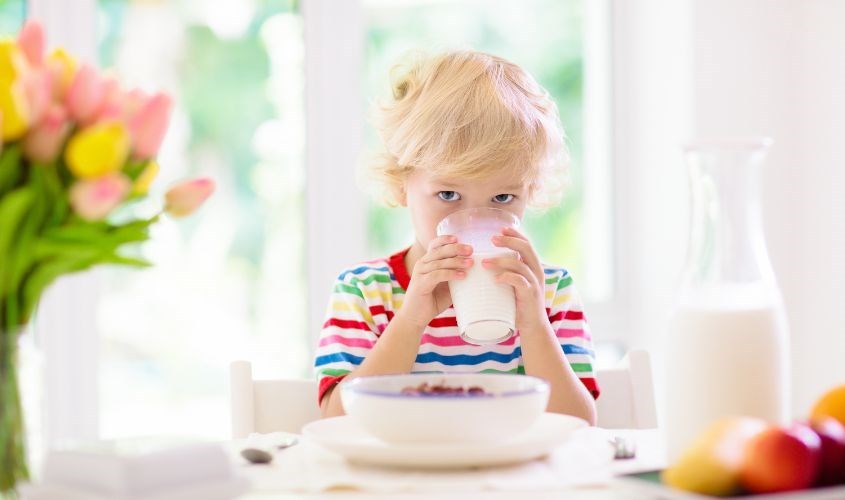 Mẹ nên chọn sữa tăng chiều cao cho bé từ các thương hiệu uy tín, có nguồn gốc xuất xứ rõ ràng