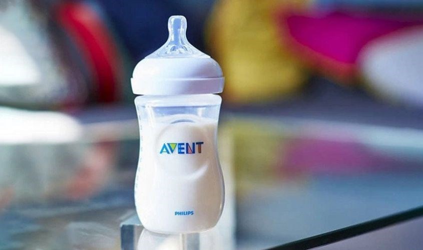Sử dụng Bình sữa nhựa PP Philips Avent SCF693/13 cổ rộng 260 ml để đo chính xác lượng sữa bé cần mỗi bữa ăn Sử dụng Bình sữa nhựa PP Philips Avent SCF693/13 cổ rộng 260 ml để đo chính xác lượng sữa bé cần mỗi bữa ăn