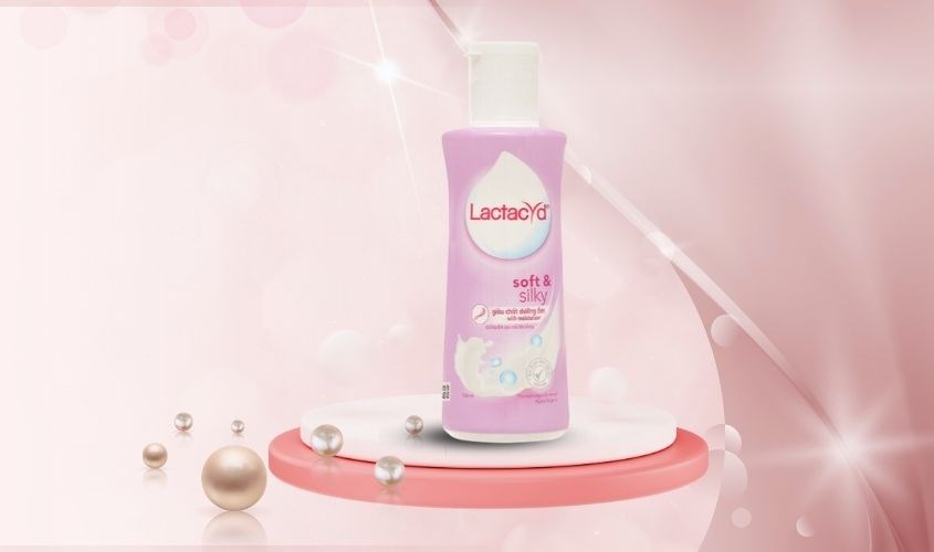 Dung dịch vệ sinh phụ nữ Lactacyd Soft & Silky hương dịu nhẹ 150 ml Dung dịch vệ sinh phụ nữ Lactacyd Soft & Silky hương dịu nhẹ 150 ml