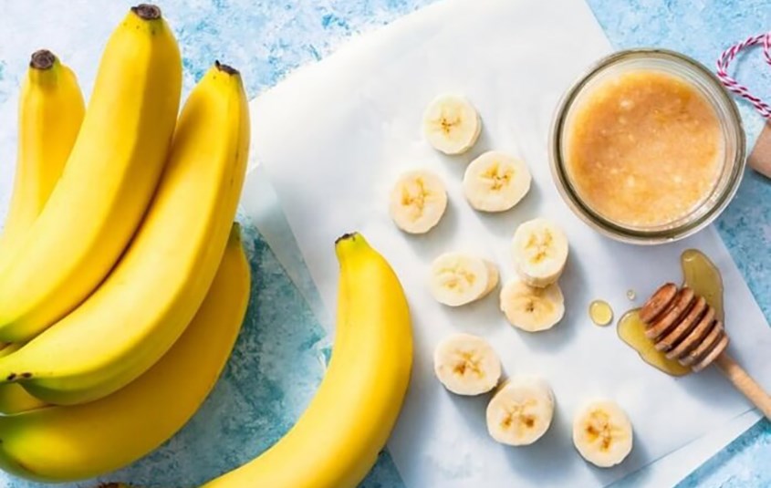 Xóa nếp nhăn vùng mắt bằng mật ong và chuối