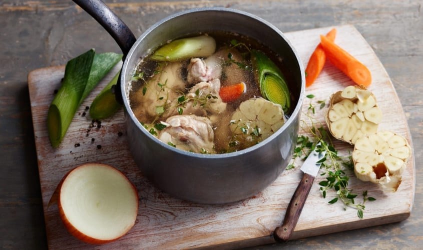 Nước hầm xương chứa nhiều dưỡng chất quý