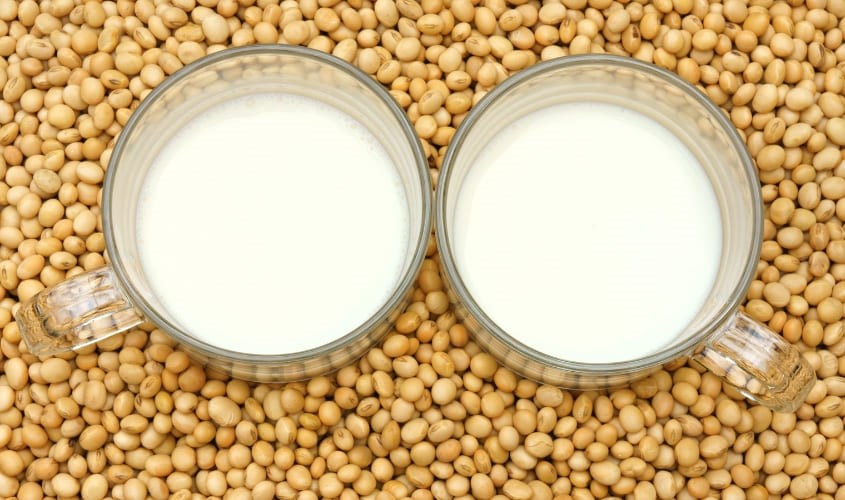  Uống sữa đậu nành còn giúp mẹ ngăn ngừa nguy cơ loãng xương