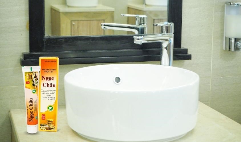 Kem đánh răng dược liệu Ngọc Châu có thành phần thiên nhiên an toàn, lành tính