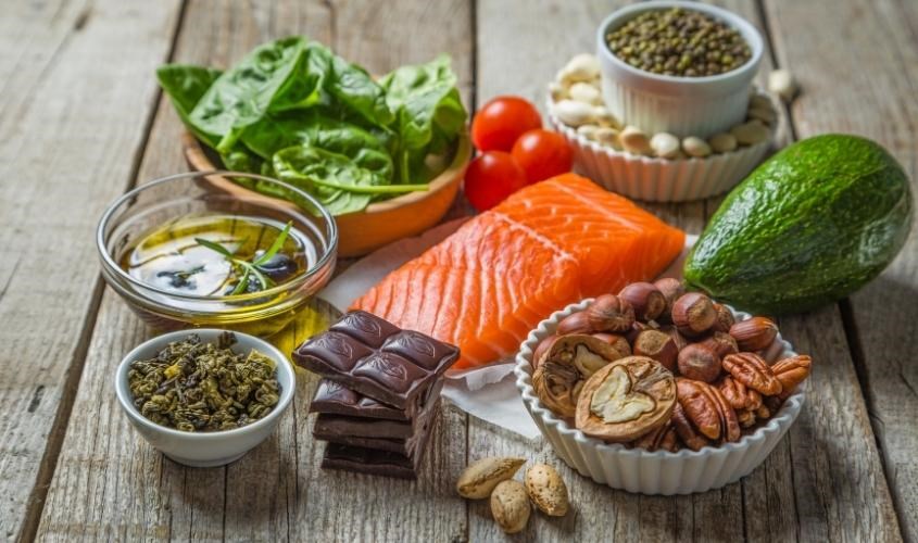 Trẻ cần một chế độ ăn đầy đủ, hợp lý trong giai đoạn này