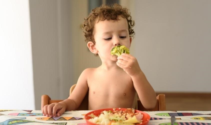 Xây dựng cho bé một chế độ ăn uống lành mạnh