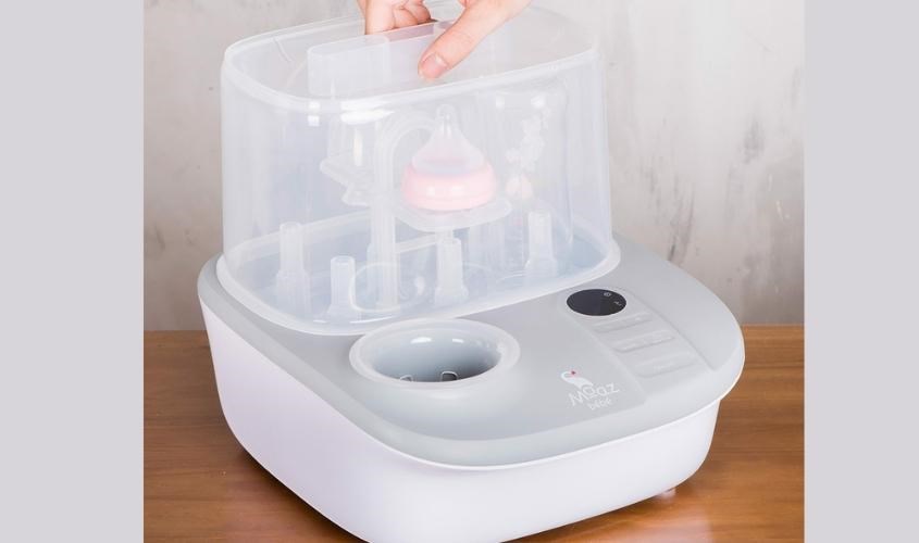 Khoang hâm rộng, thích hợp nhiều bình sữa cho bé