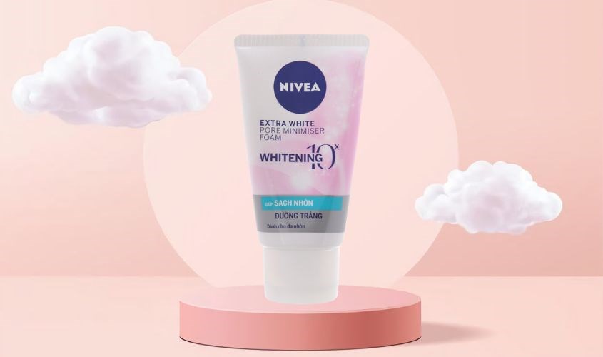 Sữa rửa mặt trắng da và se khít lỗ chân lông cho da dầu Nivea Extra White 50g