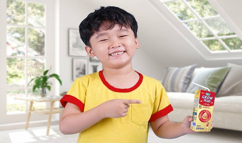 Mẹ nên chọn các loại sữa có nhiều thành phần dinh dưỡng cho bé