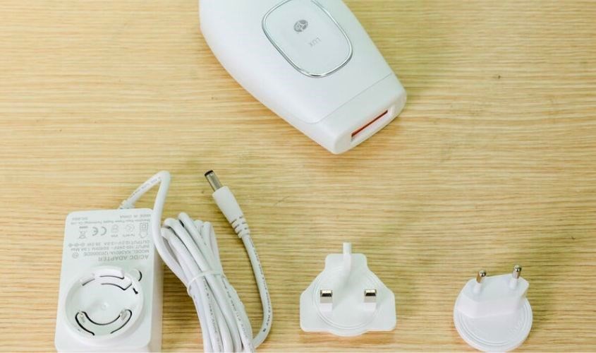 Chỉ sử dụng bộ nguồn đi kèm với máy