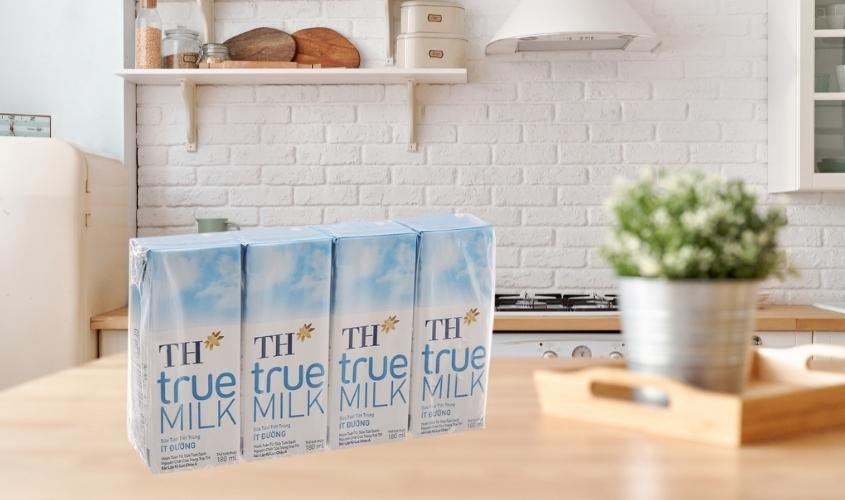 Lốc 4 hộp sữa tươi TH true MILK ít đường 180 ml