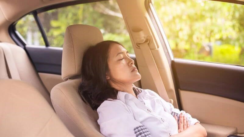 Ngủ là cách chống say xe hiệu quả