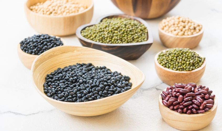 Ngũ cốc là thực phẩm hàng đầu mẹ chọn lựa cho bé trong giai đoạn bé tập ăn dặm