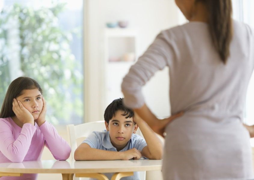 Mẹ Hue Tran chia sẻ quan điểm trẻ con đánh nhau