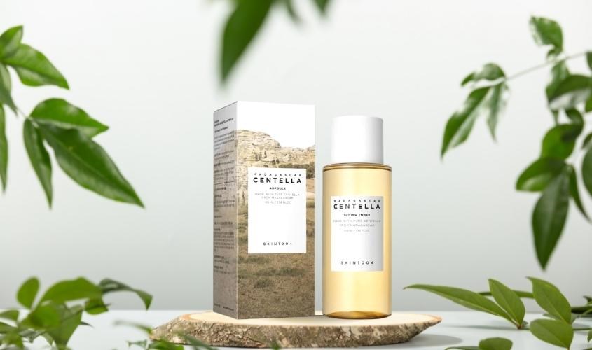 Bao bì của toner Skin1004 Madagascar Centella Toning đơn giản, thanh lịch Bao bì của toner Skin1004 Madagascar Centella Toning đơn giản, thanh lịch