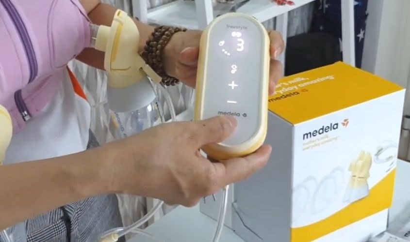 Máy có chế độ massage tự động, điều chỉnh tăng giảm áp lực