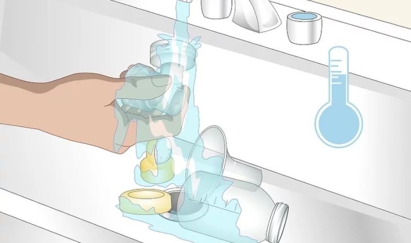 Vệ sinh toàn bộ những phụ kiện có tiếp xúc trực tiếp với sữa mẹ