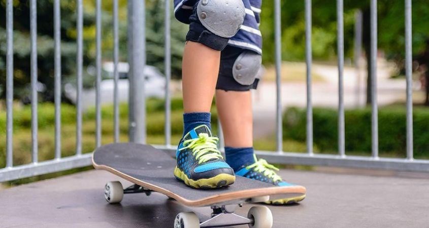 Có thể tặng bé ván trượt