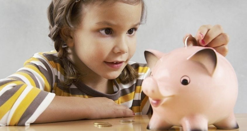 Tặng heo đất cho bé