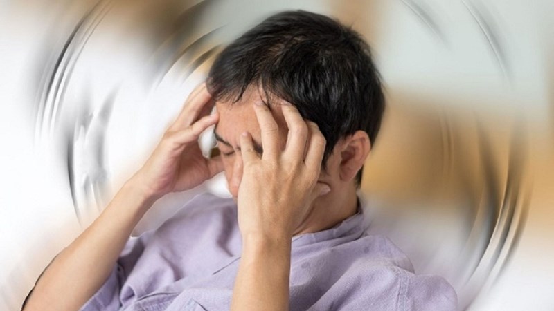 Bạn nên đi khám nếu xuất hiện triệu chứng ù tai kèm đau đầu, chóng mặt Bạn nên đi khám nếu xuất hiện triệu chứng ù tai kèm đau đầu, chóng mặt