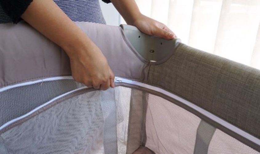 Khóa zip bên khung giường