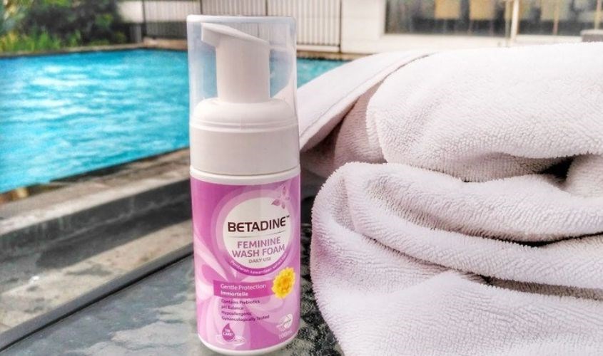 Dung dịch vệ sinh Betadine được thiết kế nhỏ nhắn nên rất tiện lợi